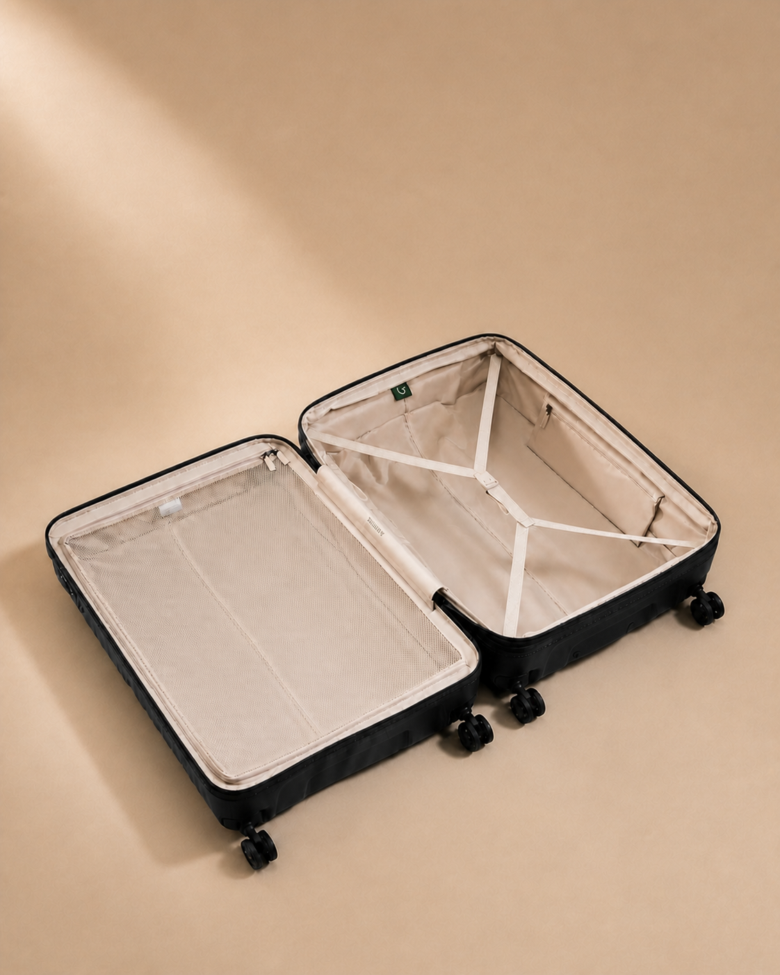 Sandsend Large Capacity Cabin Suitcase interior view