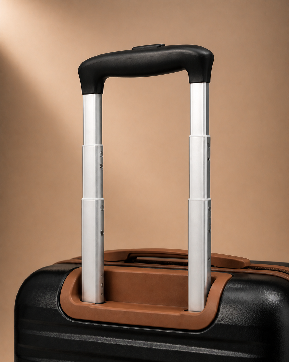 Harlech 2/3 Piece Hard Shell Suitcase Set - 20/24/28 Inch telescopic handle detail