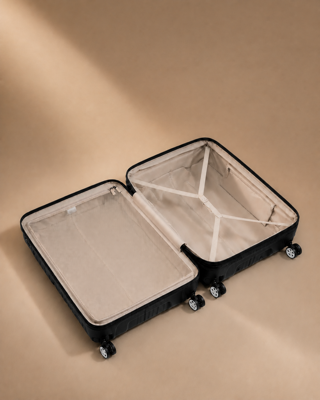 Grasmere Large Capacity Cabin Suitcase interior view