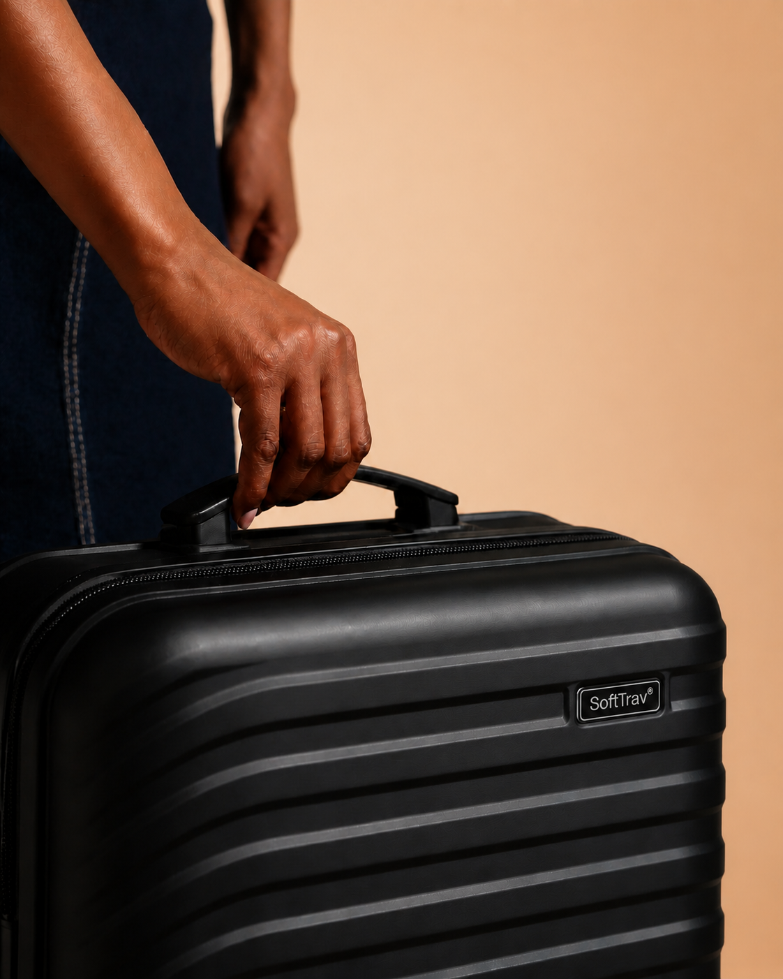 Portree 5 Piece Hard Shell Suitcase Set - 18/20/26/29/32 Inch - handle detail studio product photo