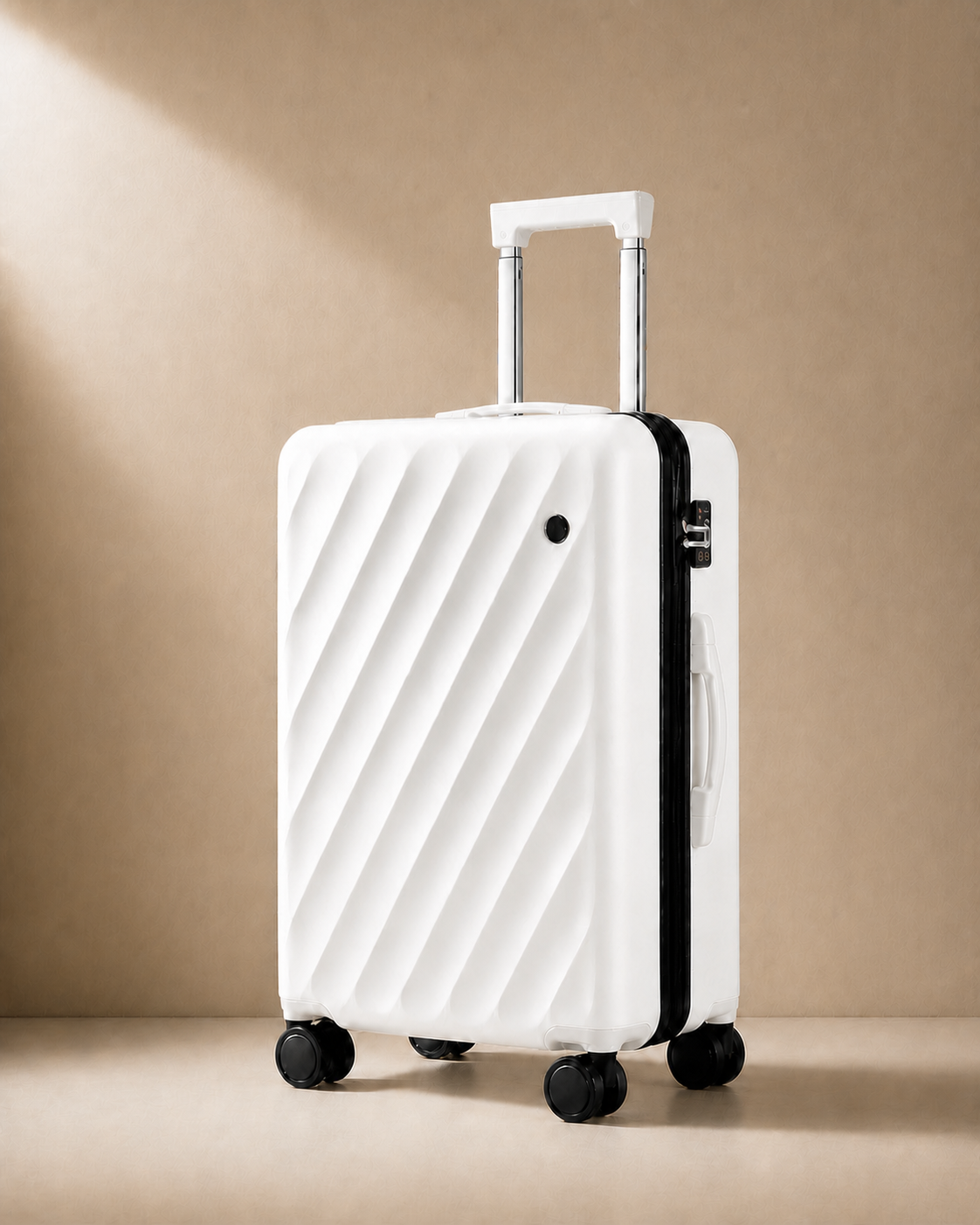Sandsend Large Capacity Cabin Suitcase in White