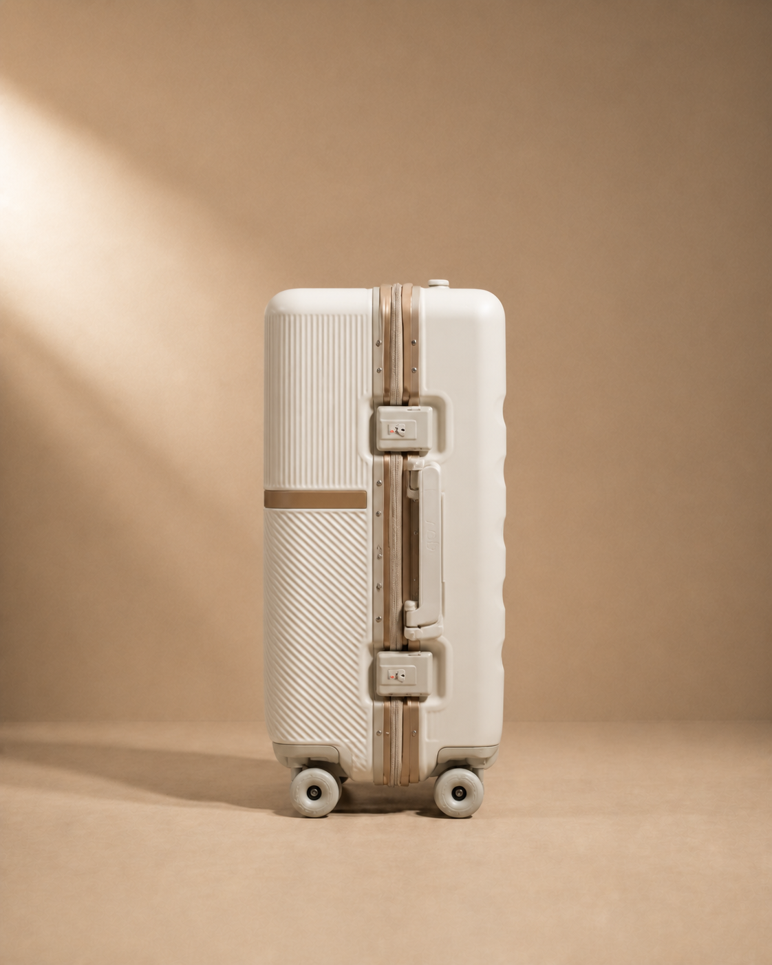 Studland Large Capacity Aluminium Frame Cabin Suitcase - 20-28 Inch — view 3