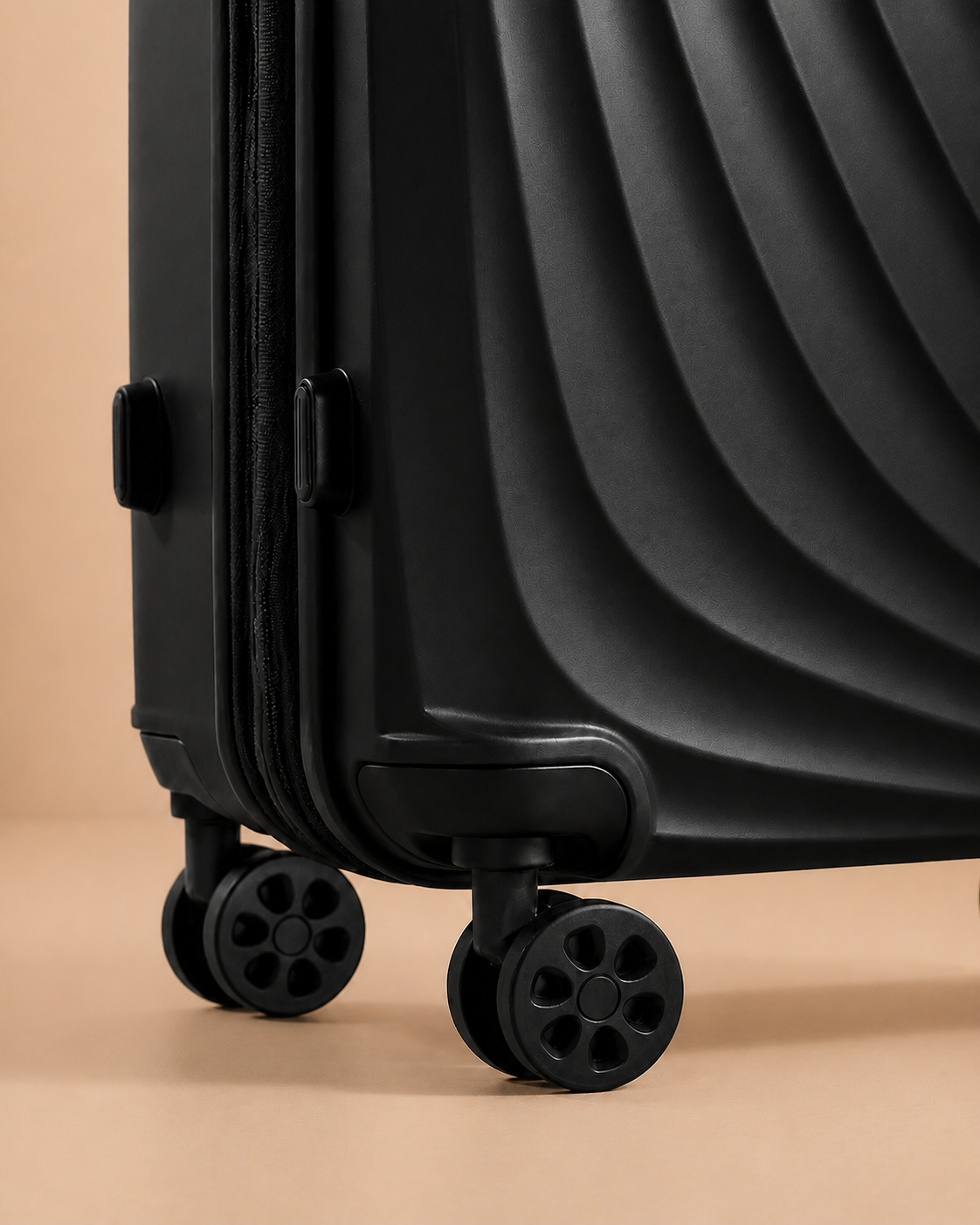 Mousehole 20 Inch Hard Shell Travel Makeup Case — view 5