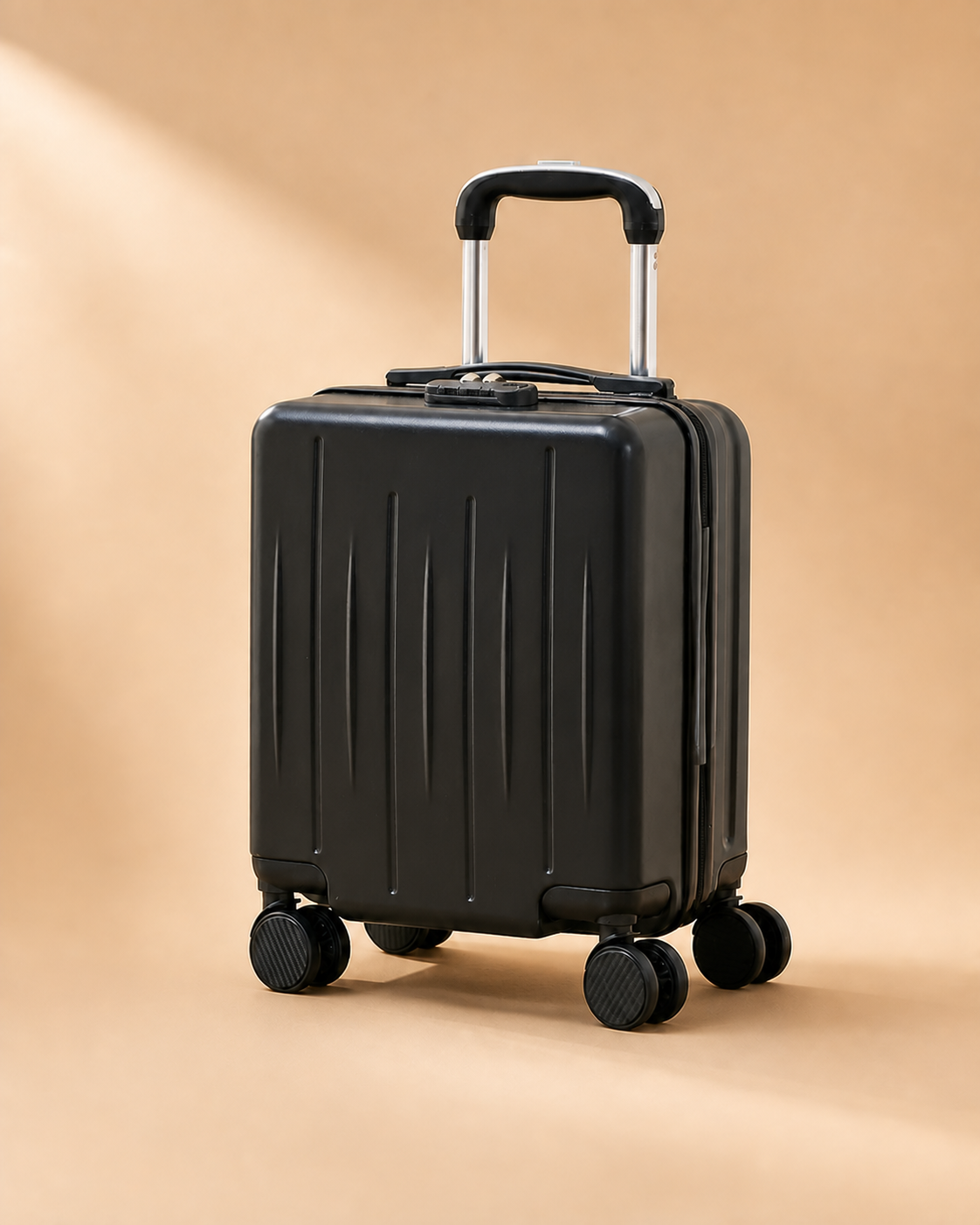 Fowey 14 Inch Hard Shell Travel Makeup Case in Black