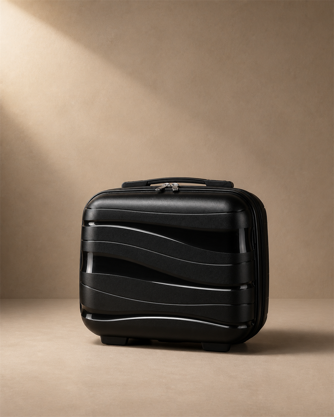 Housel Lightweight 14 Inch Hard Shell Travel Makeup Case in Black