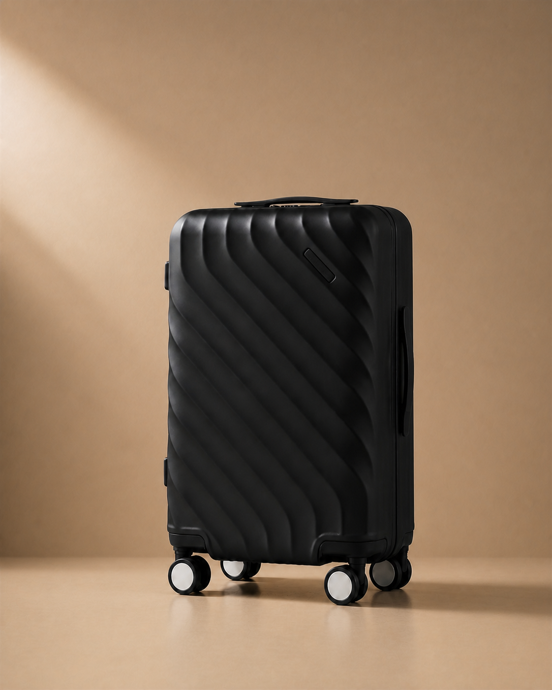 Ullswater Large Capacity Hard Shell Cabin Suitcase - 20/24/26 Inch in Black