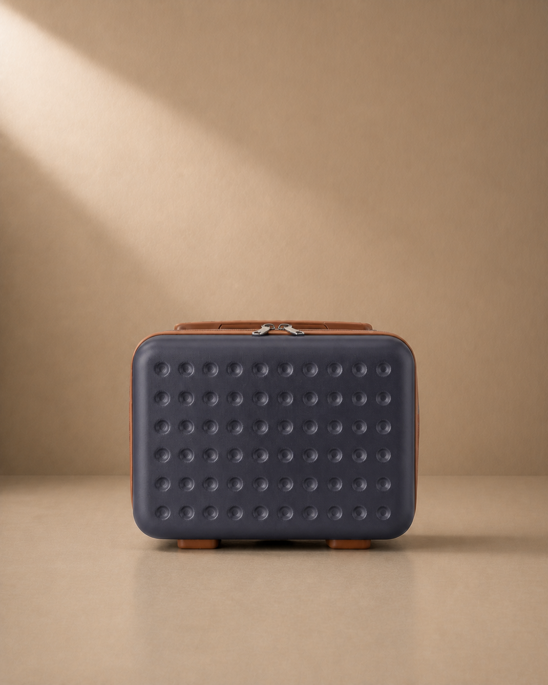 Pedn Lightweight 13 Inch Hard Shell Travel Makeup Case in Blue