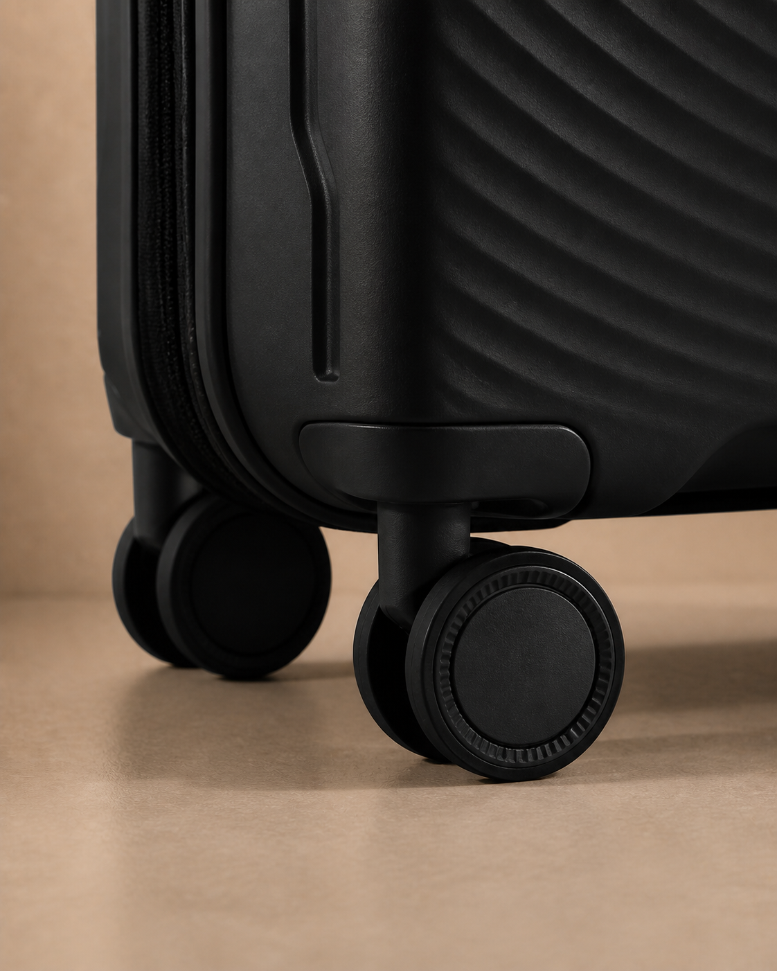 Itchenor Lightweight Hard Shell Suitcase - 20/24/28 Inch