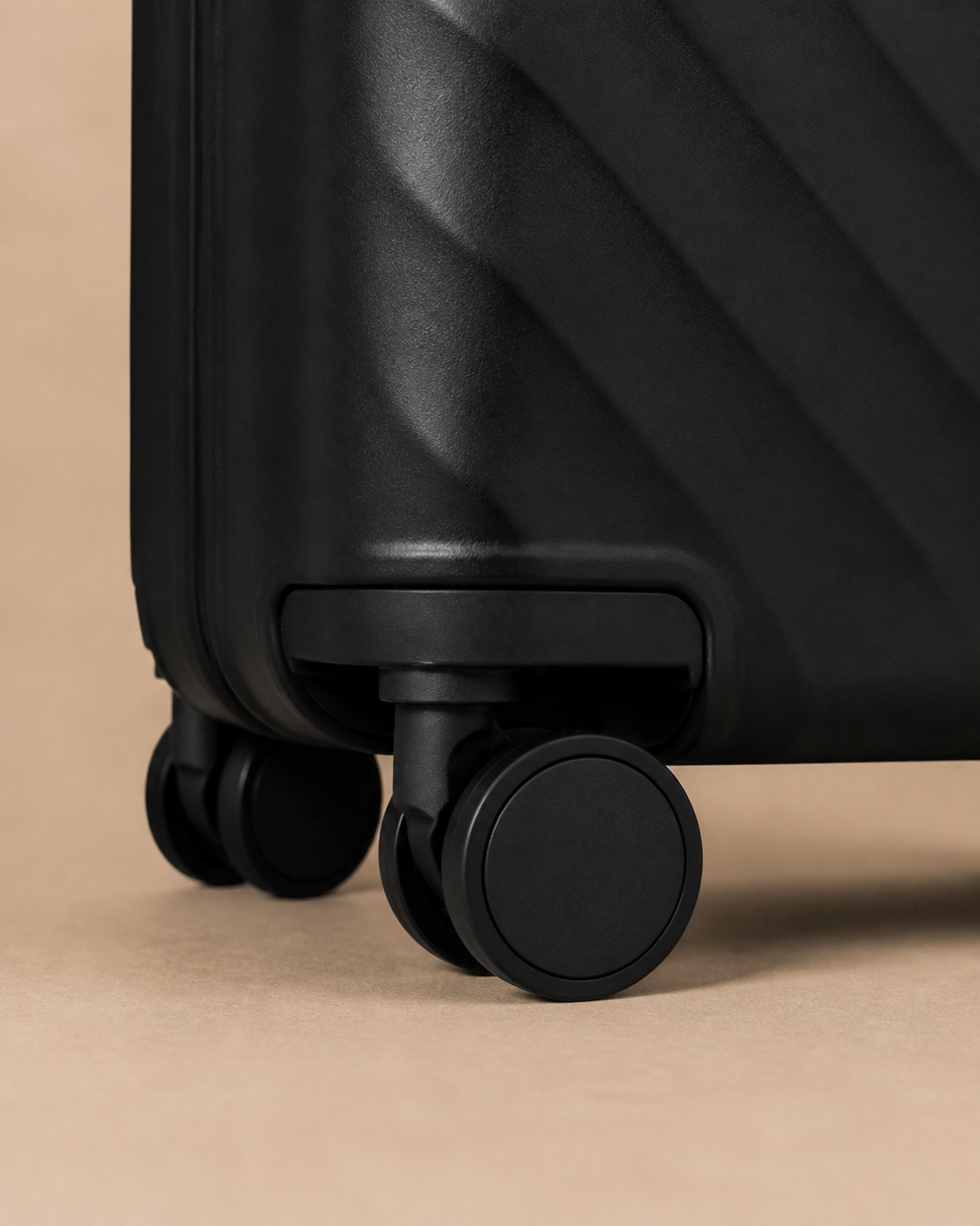 Ullswater Large Capacity Hard Shell Cabin Suitcase - 20/24/26 Inch
