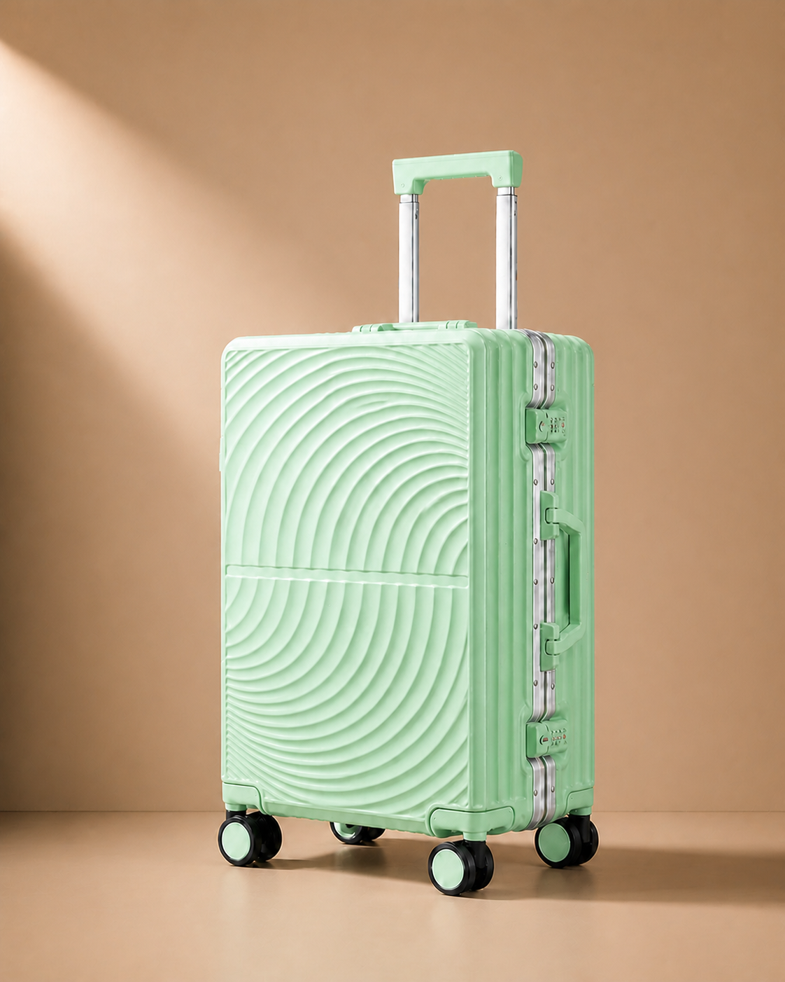 Swanage Large Capacity Aluminium Frame Cabin Suitcase in Green, 20-29 Inch - front view