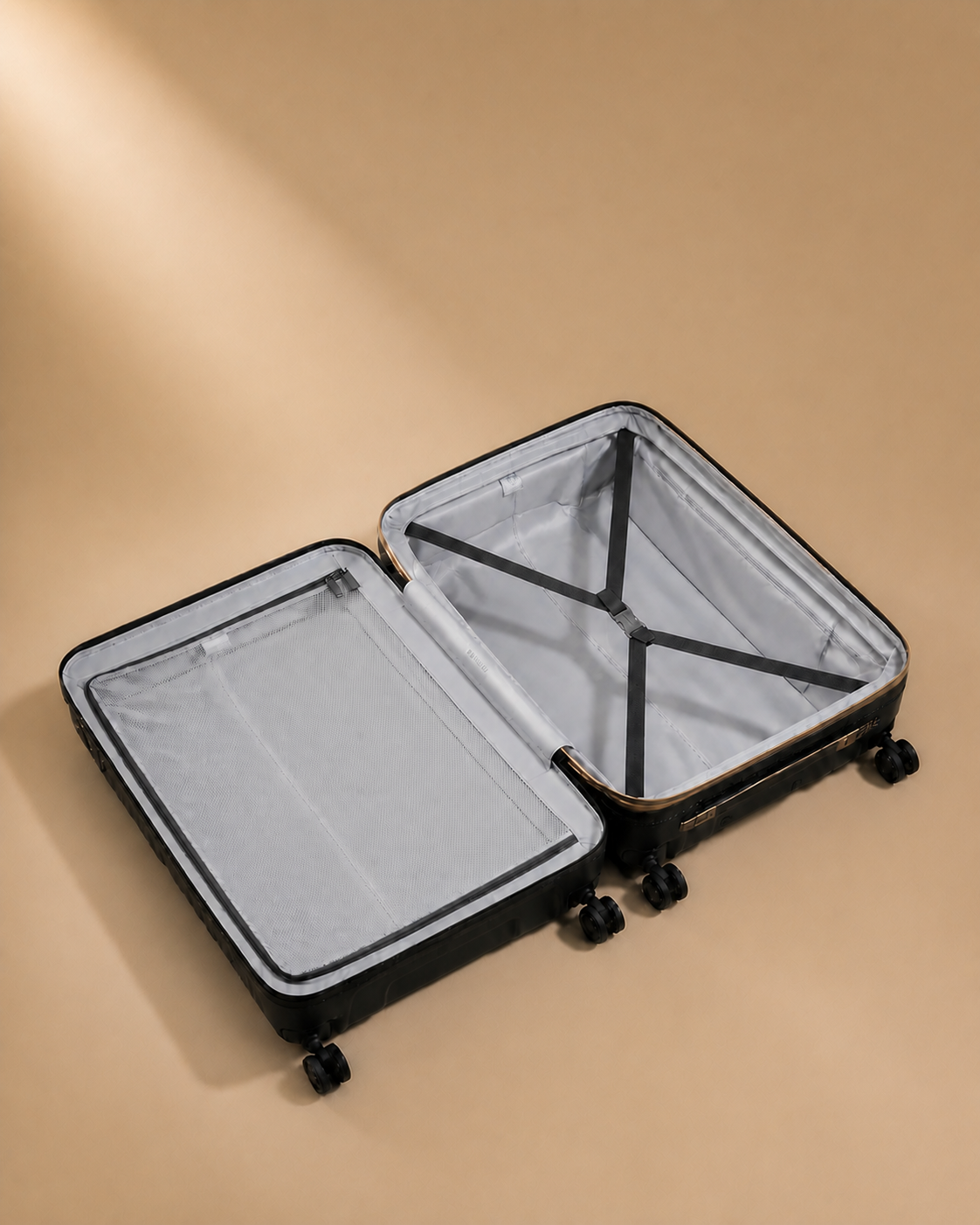 Cadgwith Cabin Suitcase - open interior compartments