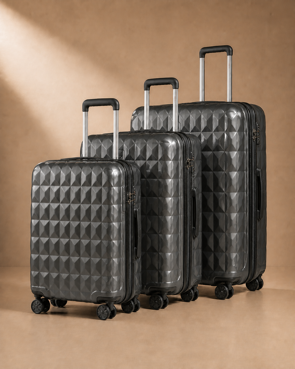 Cemaes 3 Piece Suitcase Set with Travel Bag in Gray