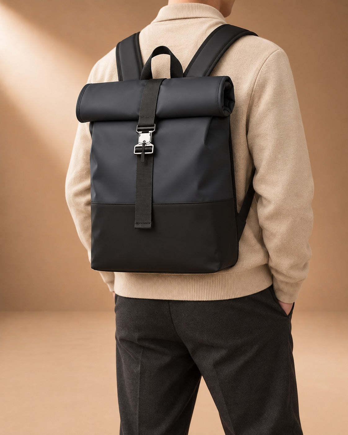Helvellyn Roll Top Travel Backpack - porte